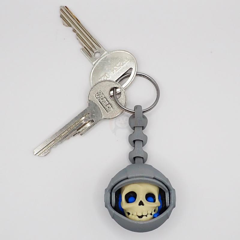 Přívěsek na klíče Lebka Astronauta