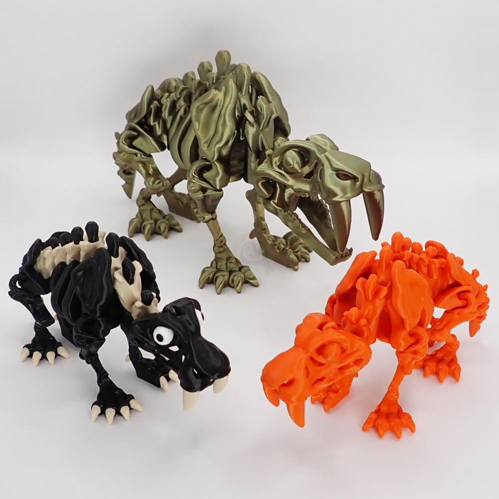 Kostra Šavlozubého tygra s očima