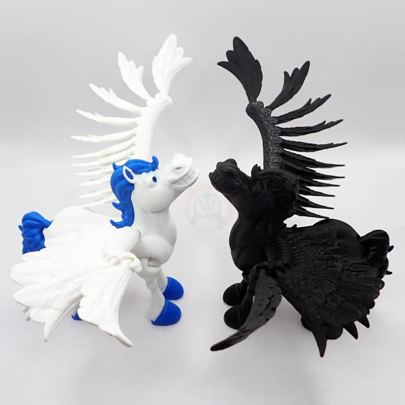 Pegas s otevřenými ústy