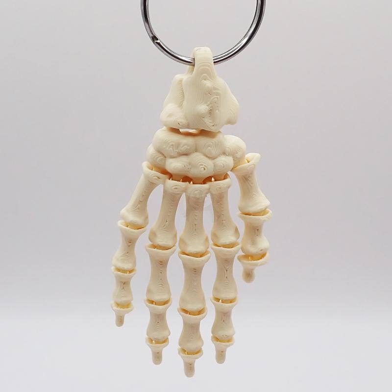 Přívěsek na klíče Ruka Kostlivce