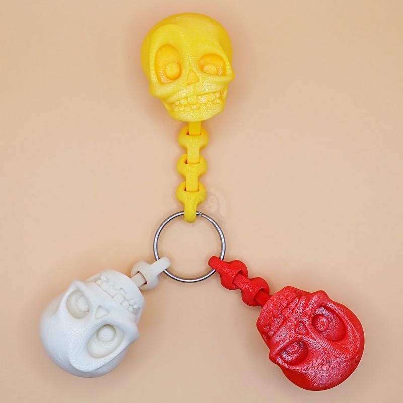 Přívěsek na klíče Lebka páteř