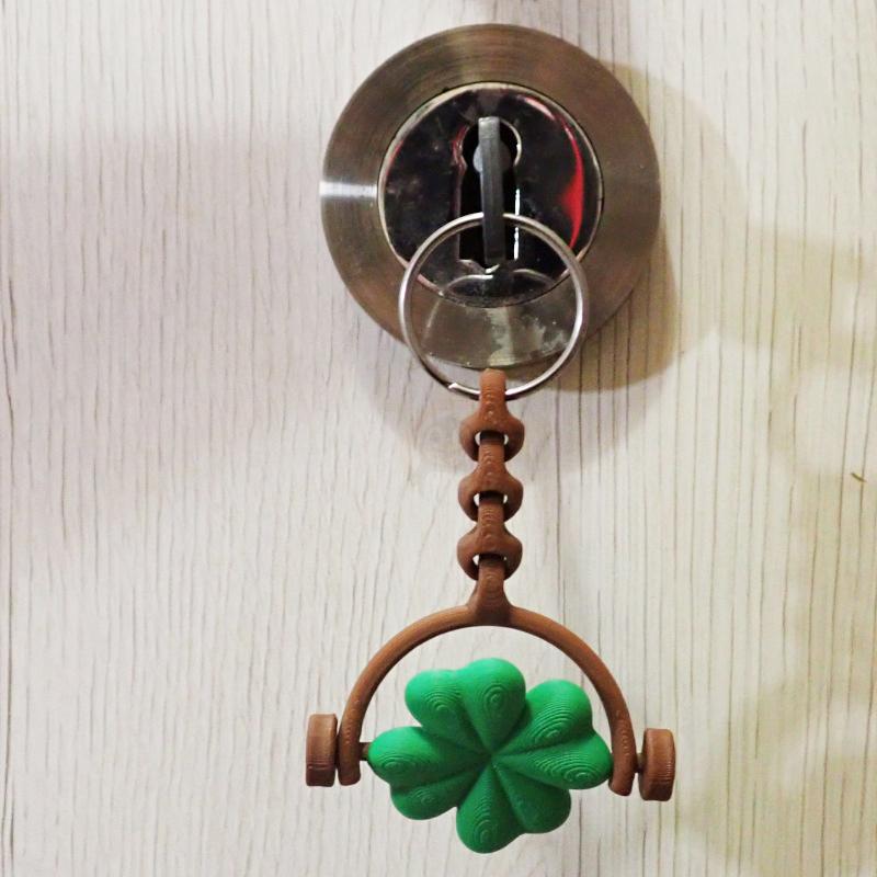 Přívěsek na klíče Čtyřlístek v půlkruhu