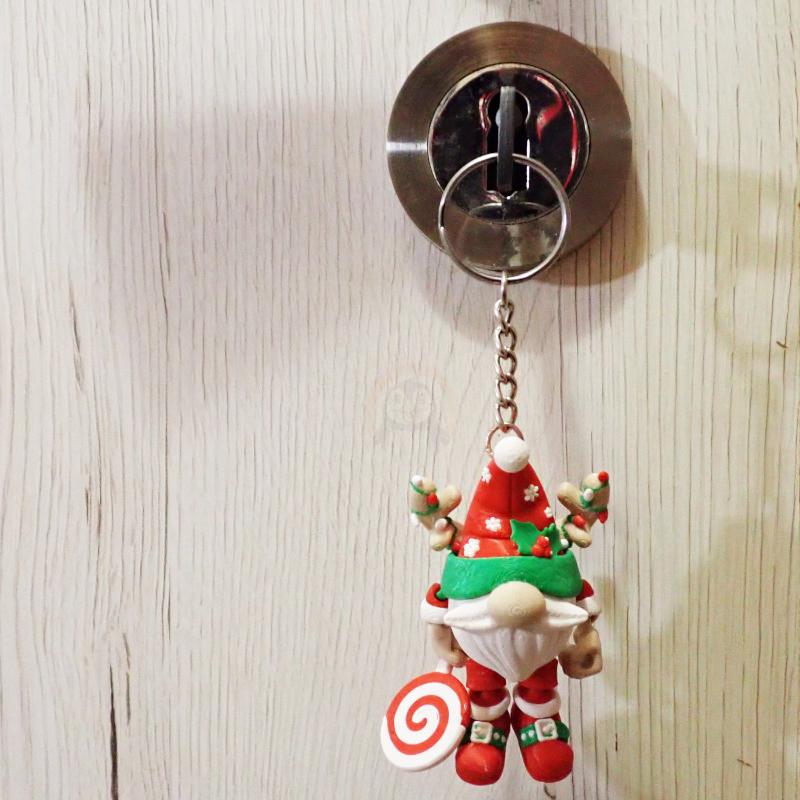 Přívěsek na klíče Vánoční skřítek muž