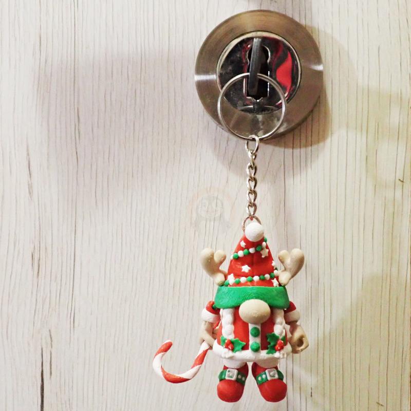 Přívěsek na klíče Vánoční skřítek žena