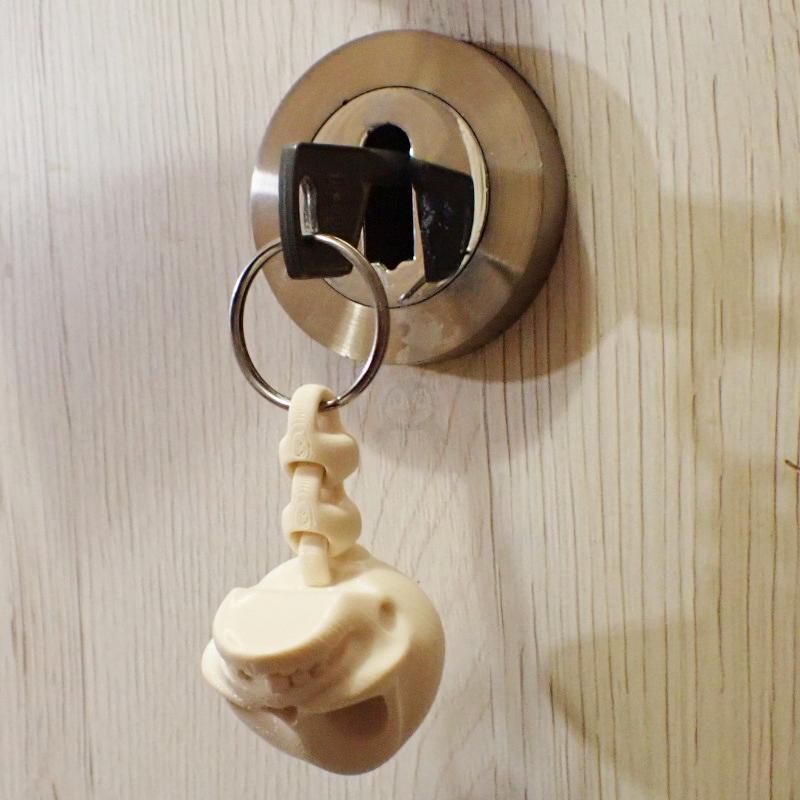 Přívěsek na klíče Lebka páteř