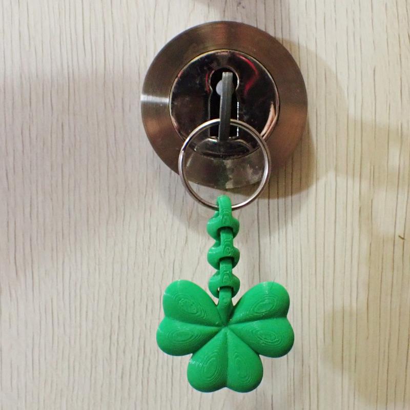 Přívěsek na klíče Čtyřlístek