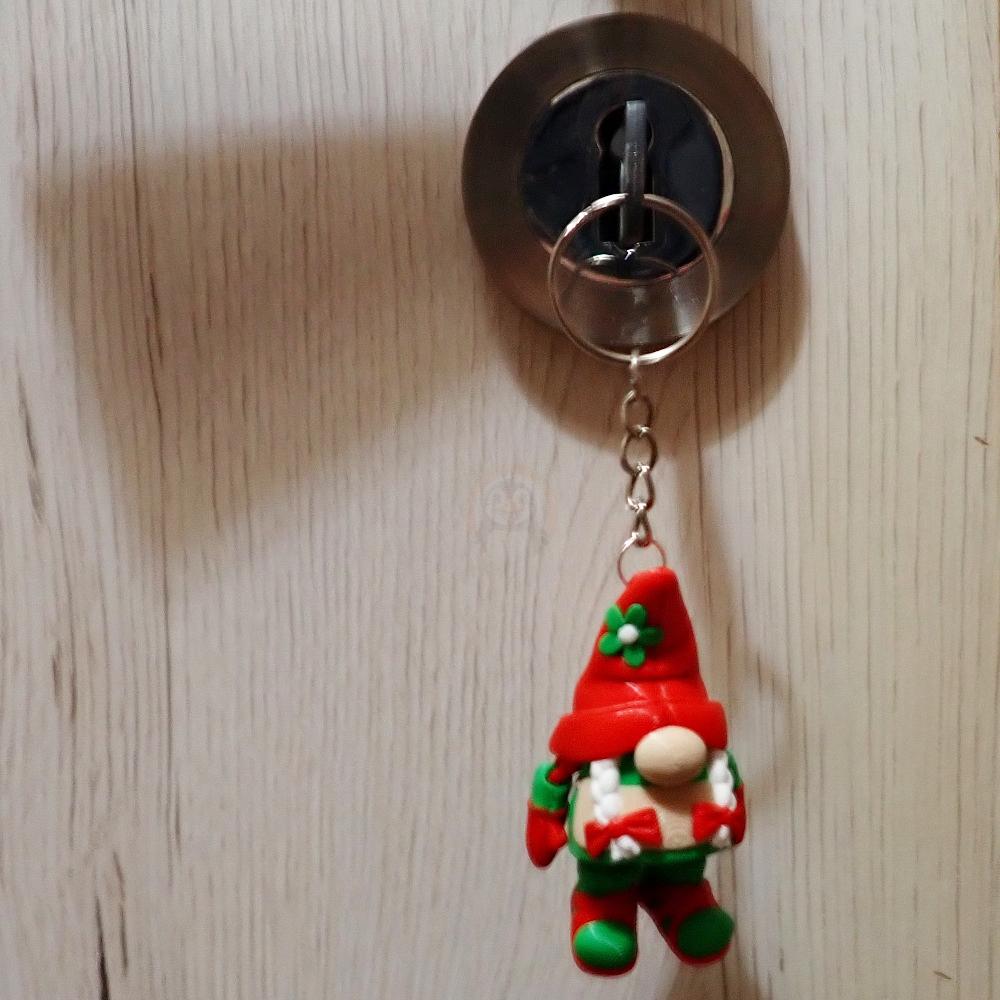 Přívěsek na klíče Skřítek žena