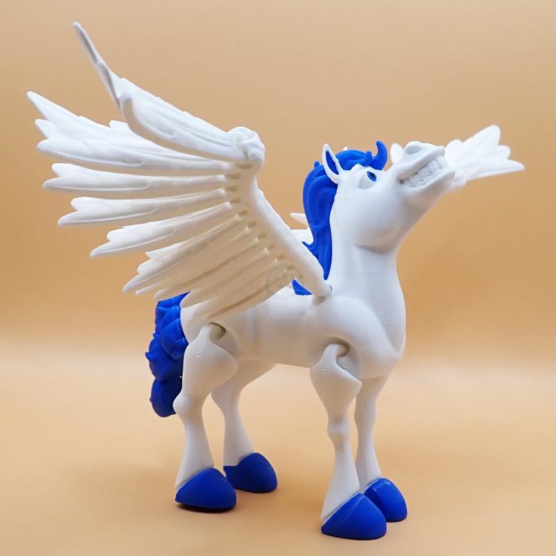 Pegas s otevřenými ústy