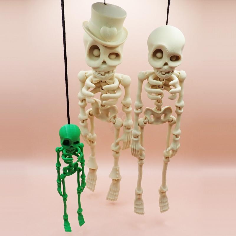 Elegantní kostlivec s otvorem na zavěšení