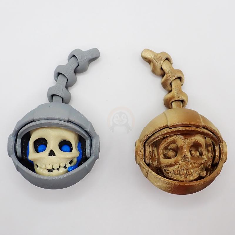 Přívěsek na klíče Lebka Astronauta