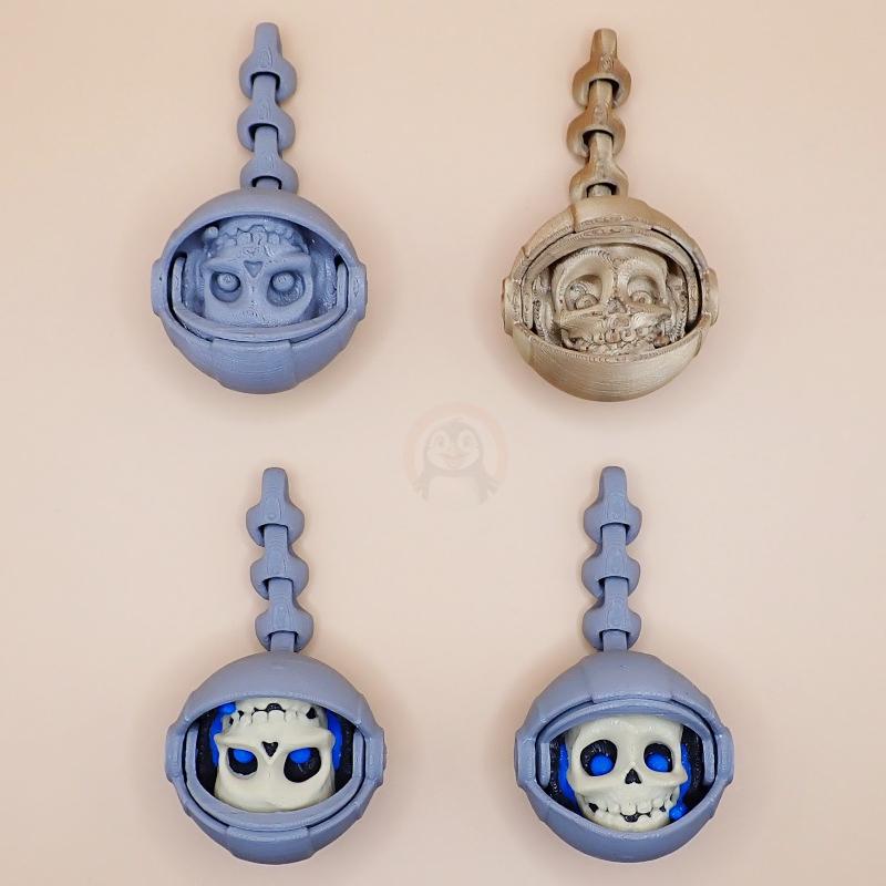 Přívěsek na klíče Lebka Astronauta