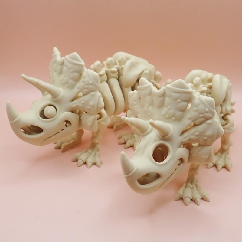 Kostra Triceratopse s očima