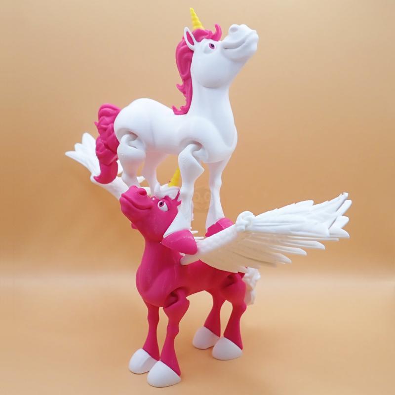 Okřídlený jednorožec se zavřenými ústy